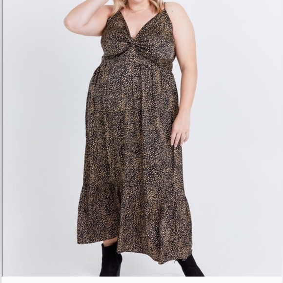 ARULA Dresses & Skirts - ARULA Black and White Halter Maxi Sundress